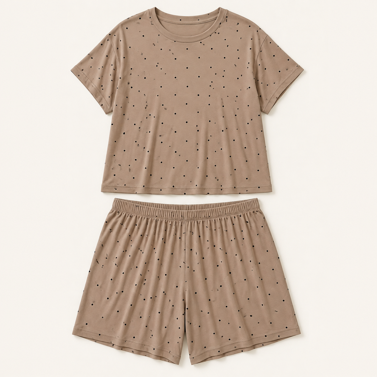 Brown polka dot pyjama set: short-sleeve top and matching shorts in a soft rayon knit