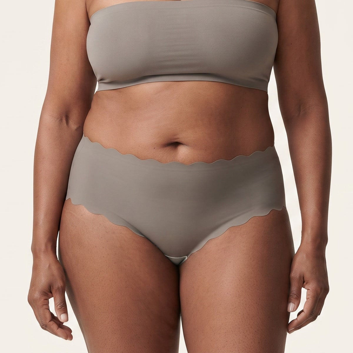 Ice Silk Seamless Brief in front  crop c