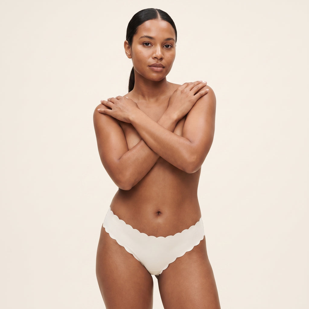 Everyday Seamless Thong in white