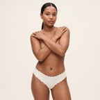 Everyday Seamless Thong in white